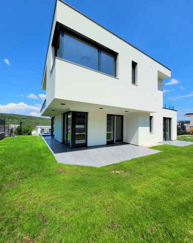Eladó családi ház, Budapesten, III. kerületben 399.99 M Ft