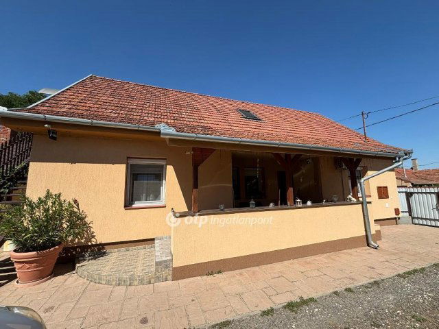 Eladó családi ház, Hajdúböszörményen 149 M Ft, 5 szobás