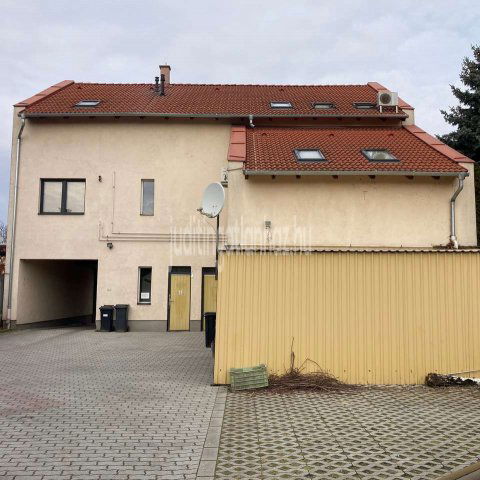 Eladó üzlethelyiség, Nyíregyházán 65 M Ft, 3 szobás