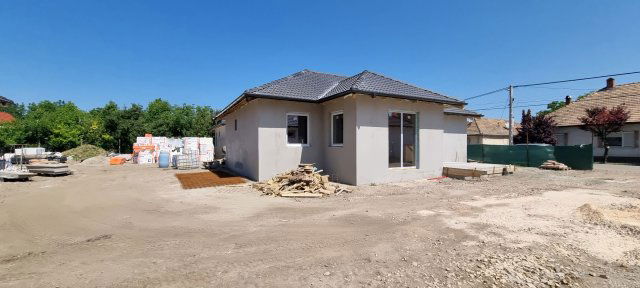 Eladó családi ház, Bicskén 89 M Ft, 4 szobás