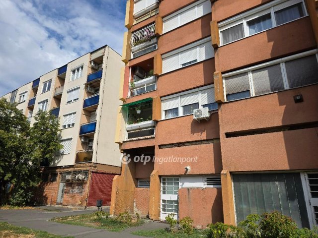 Eladó téglalakás, Hatvanban 34 M Ft, 2 szobás
