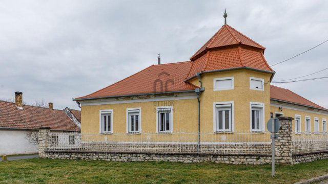 Eladó családi ház, Zalaszentgróton 43.9 M Ft, 4 szobás