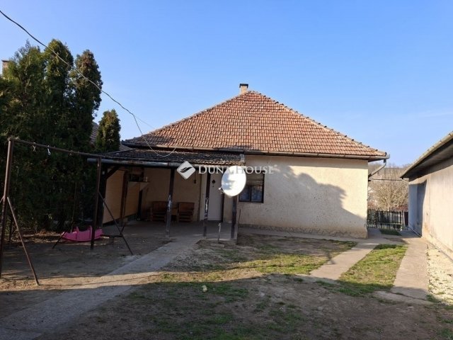 Eladó családi ház, Bényén 53 M Ft, 3 szobás