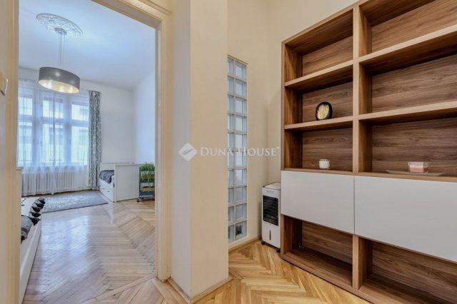 Eladó téglalakás, Budapesten, V. kerületben 75 M Ft, 1 szobás