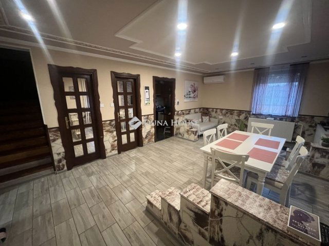 Eladó családi ház, Tápiószentmártonon 69.9 M Ft, 5 szobás