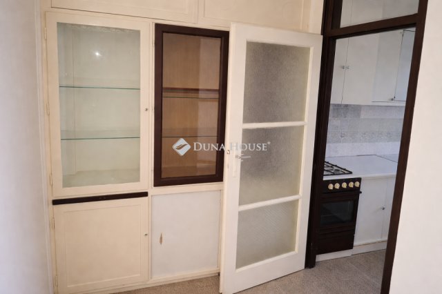 Eladó téglalakás, Budapesten, IV. kerületben, Attila utcában