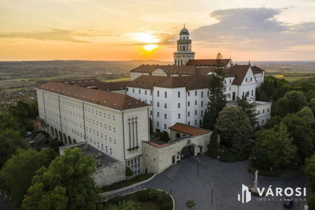 Eladó családi ház, Pannonhalmán 34.9 M Ft, 2 szobás