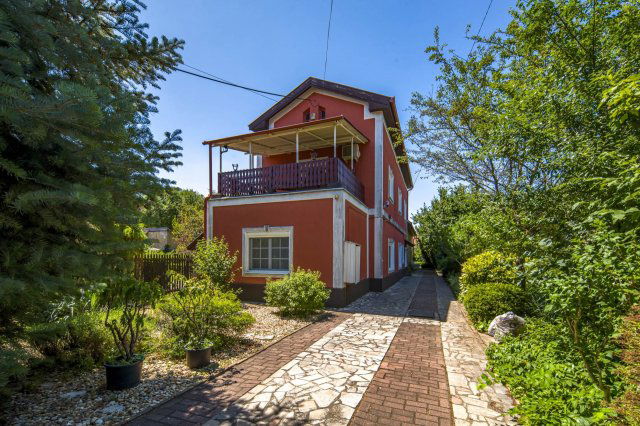 Eladó családi ház, Budapesten, XVI. kerületben, Emma utcában