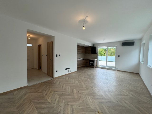 Kiadó téglalakás, albérlet, Pécsett 350 E Ft / hó, 3 szobás