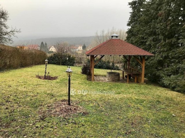 Eladó családi ház, Eplényen 99.99 M Ft, 4+2 szobás