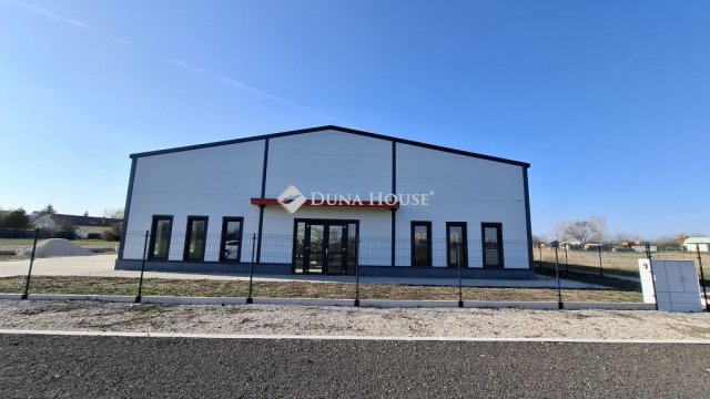 Eladó ipari ingatlan, Szolnokon, Thököly úton 465 M Ft
