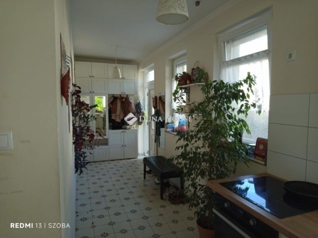 Eladó családi ház, Vecsésen 165 M Ft, 11 szobás