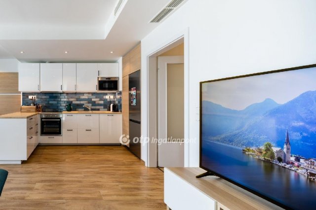 Eladó téglalakás, Balatonkenesén 135 M Ft, 3 szobás