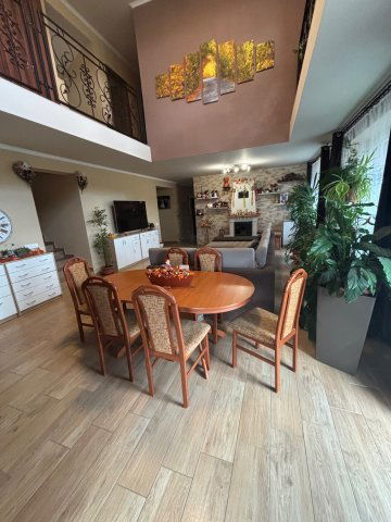 Eladó családi ház, Oroszlányban 152 M Ft, 7+1 szobás