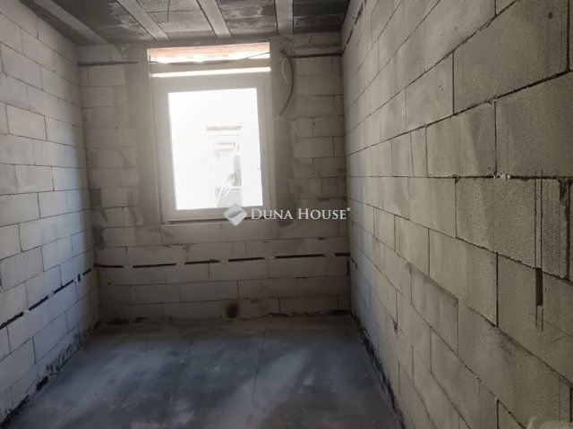 Eladó téglalakás, Cegléden 64.9 M Ft, 3 szobás