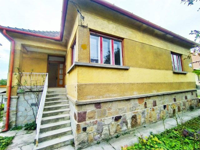 Eladó családi ház, Vácon 89 M Ft, 4 szobás