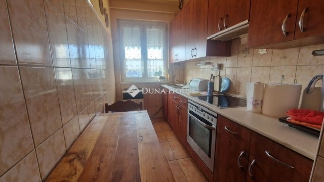 Eladó téglalakás, Székesfehérvárott 79.9 M Ft, 5 szobás