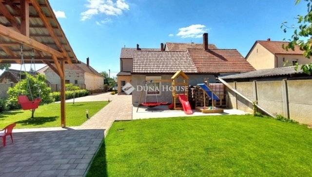 Eladó családi ház, Rábapatyon 69.9 M Ft, 4 szobás
