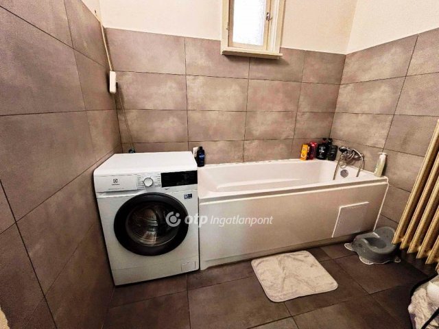 Eladó családi ház, Tasson 37 M Ft, 2 szobás