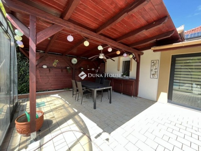 Eladó családi ház, Alsópáhokon 180 M Ft, 5 szobás