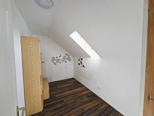 Eladó családi ház, Áporkán 58.5 M Ft, 6+1 szobás