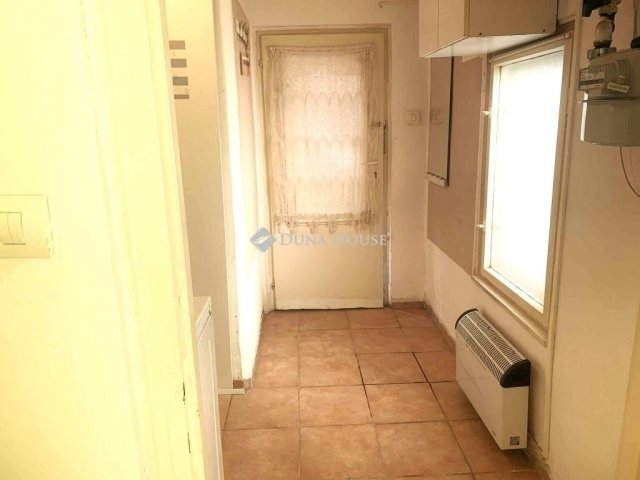 Eladó családi ház, Szegeden 34.9 M Ft, 1 szobás