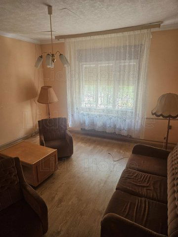 Eladó családi ház, Sárosdon 35.5 M Ft, 5 szobás