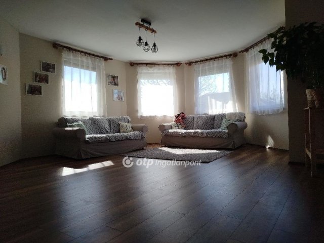 Eladó családi ház, Nagyalásonyon 51.5 M Ft
