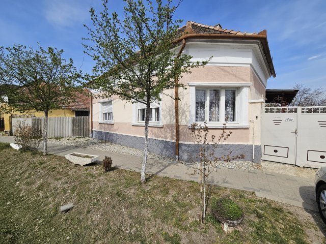 Eladó családi ház, Bébén 39 M Ft, 3 szobás