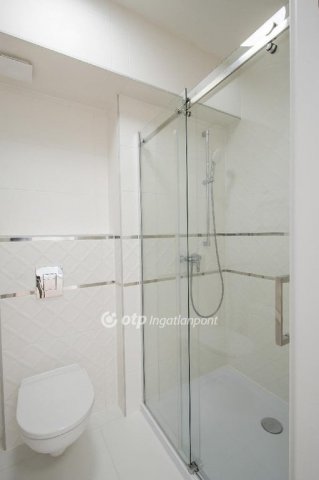 Eladó téglalakás, Balatonkenesén 119.5 M Ft, 3 szobás