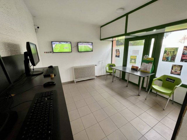 Eladó üzlethelyiség, Székesfehérvárott 46 M Ft, 4 szobás