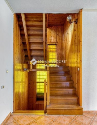 Eladó családi ház, Erdőkertesen 149.9 M Ft, 6 szobás