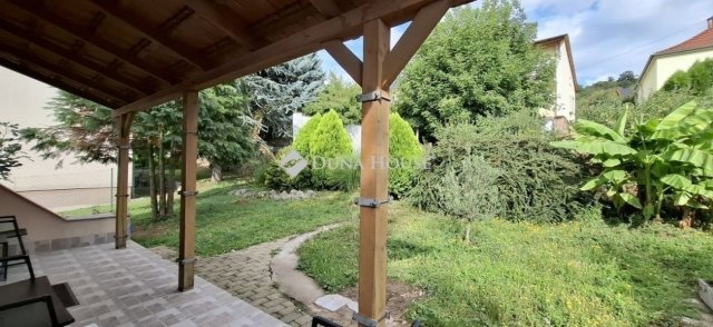Eladó családi ház, Pécsett 105 M Ft, 2+2 szobás