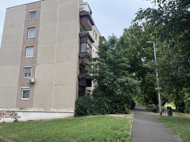 Eladó panellakás, Debrecenben 59.9 M Ft, 4 szobás