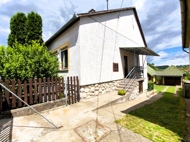 Eladó családi ház, Bonyhádon 49.9 M Ft, 4 szobás