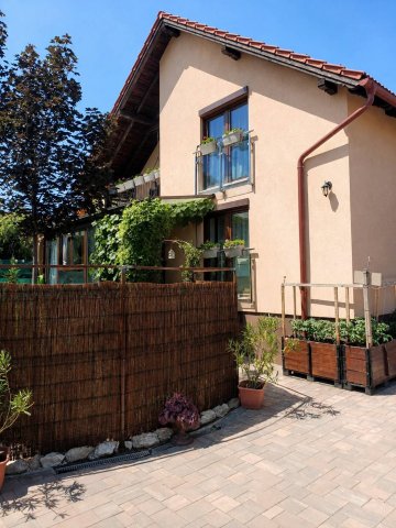 Eladó ikerház, Pilisvörösváron 159 M Ft, 5 szobás