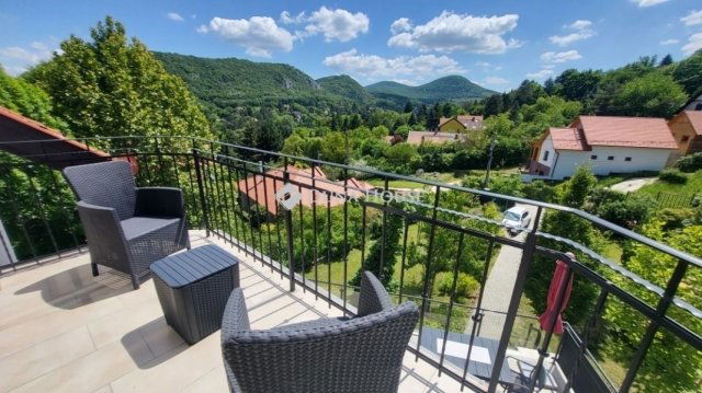 Eladó családi ház, Csobánkán 225 M Ft, 6 szobás