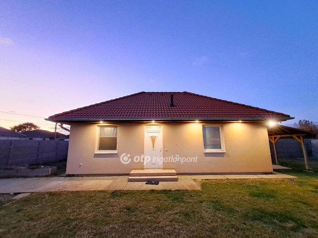 Eladó családi ház, Kecskeméten 58 M Ft, 3 szobás