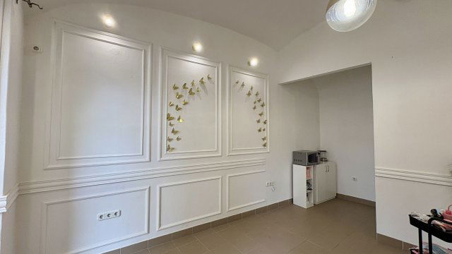 Kiadó üzlethelyiség, Debrecenben 130 E Ft / hó