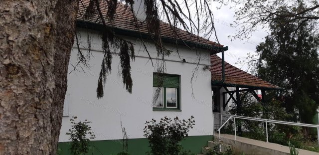 Eladó családi ház, Tiszaföldváron 42 M Ft, 4 szobás