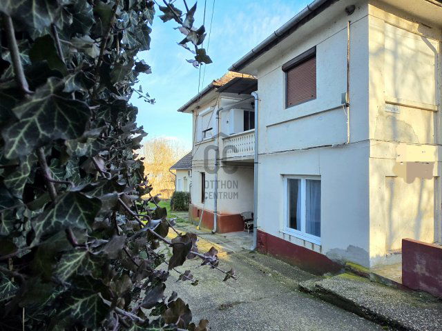 Eladó nyaraló, Balatonföldváron 36.5 M Ft, 2 szobás