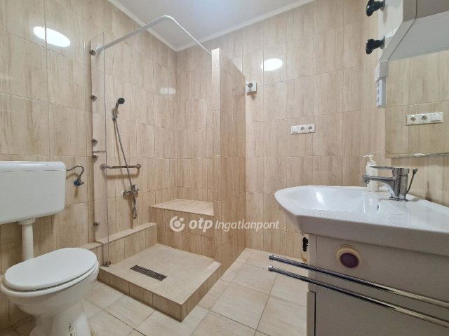 Eladó téglalakás, Hajdúszoboszlón 48.9 M Ft, 1 szobás