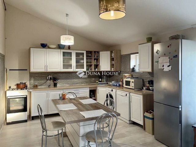 Eladó családi ház, Hódmezővásárhelyen 58 M Ft, 3 szobás