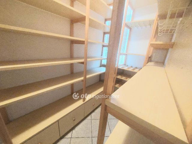 Eladó családi ház, Kecskeméten 150.045 M Ft, 6 szobás