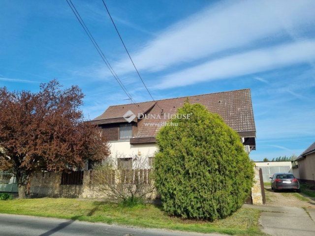 Eladó családi ház, Szigetszentmártonban 84.9 M Ft, 6 szobás