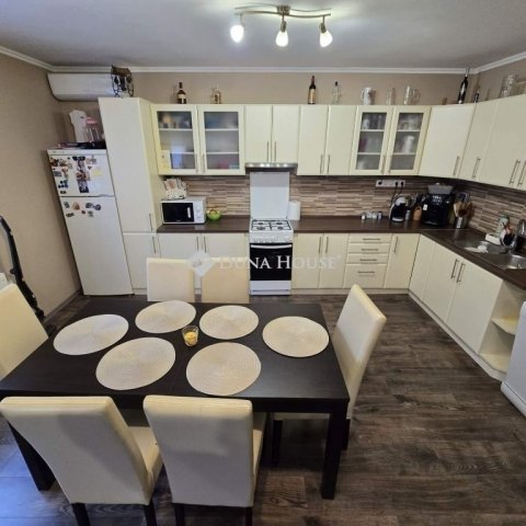 Eladó családi ház, Lajosmizsén 79.5 M Ft, 6 szobás