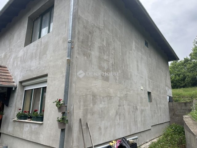 Eladó családi ház, Szentendrén 140 M Ft, 5+2 szobás