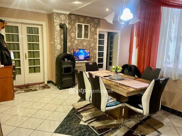 Eladó családi ház, Jászberényben 35.5 M Ft, 3 szobás