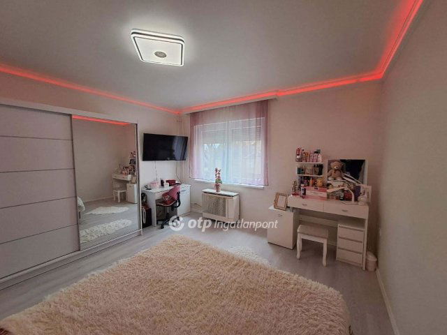 Eladó családi ház, Makón 57.25 M Ft, 2+1 szobás