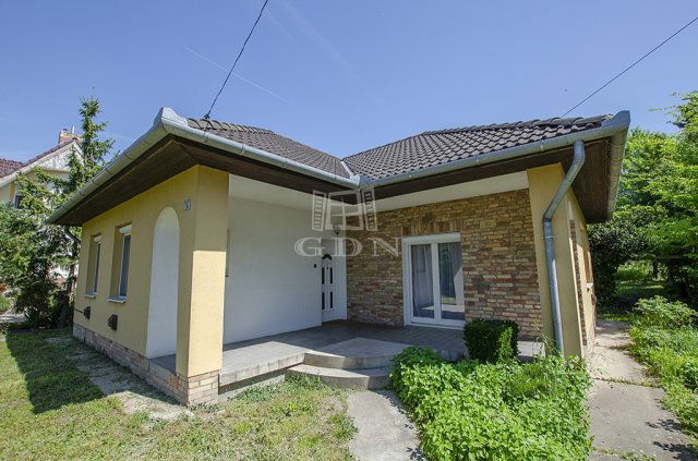 Eladó családi ház, Szigetcsépen 58.99 M Ft, 1+2 szobás
